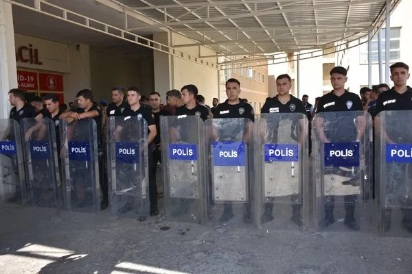 siverekte-akraba-aileler-arasinda-silahli-kavga-3-olu-5-yarali-1724936122618.jpg