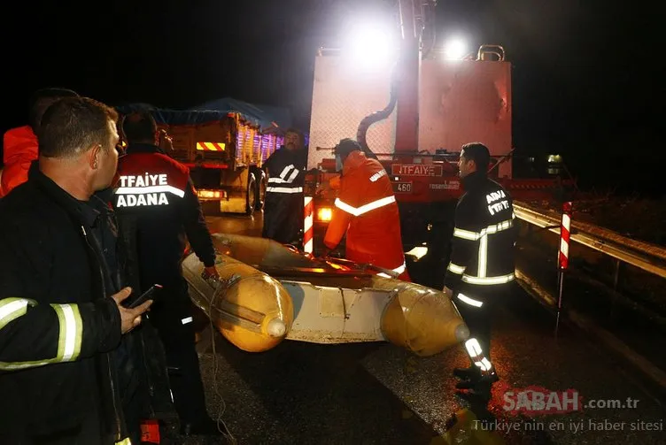 Son dakika: Adana’da otomobil sele kapıldı