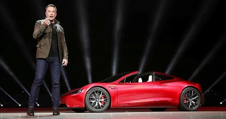 Elon Musk’tan flaş açıklamalar! Elektrikli otomobil satış fiyatını...