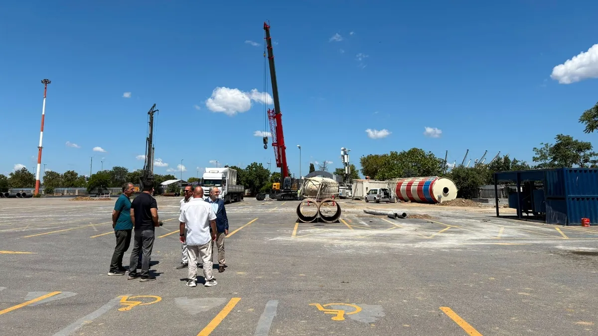 Kadıköy Rıhtım Cami inşaatı başladı: 3 yılda bitirilmesi planlanan cami 4 minareli olacak Kadıköy Rıhtım Cami inşaatı başladı: 3 yılda bitirilmesi planlanan cami 4 minareli olacak
