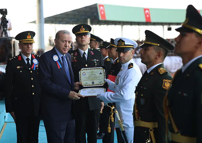 baskan-erdogandan-onemli-aciklamalar-teror-meselesini-kalici-bicimde-cozecegiz-1786642107937.jpeg Başkan Erdoğan'dan önemli açıklamalar: Terör meselesini kalıcı biçimde çözeceğiz