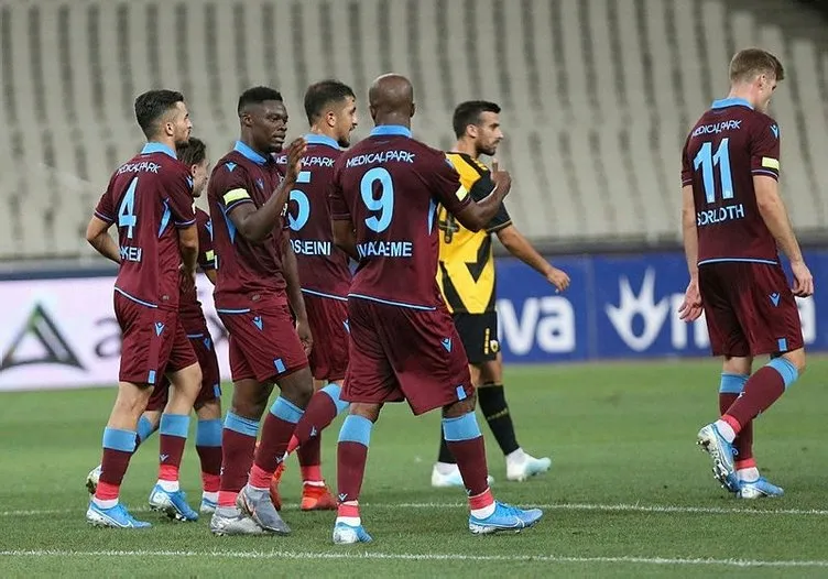 Trabzonspor’a yenilen AEK’te taraftarlar çıldırdı! Stadı bastılar...