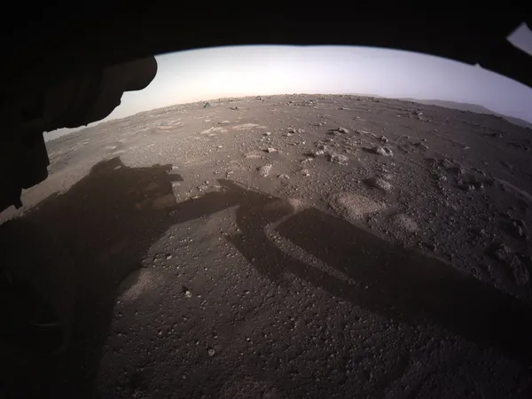 nasa-marsin-ilk-yuksek-cozunurluklu-renkli-fotografini-yayinladi-1613768606764.jpg