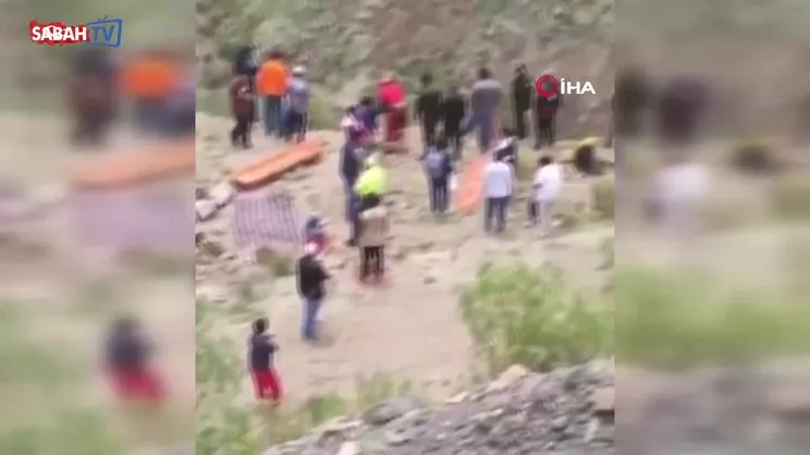 Bolivya’da yolcu otobüsü uçurumdan yuvarlandı: 31 ölü | Video