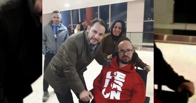 Berat Albayrak’tan örnek davranış: Trabzonspor’un şampiyonluk maçında stadyuma giremeyen engelli vatandaşı locasında ağırladı