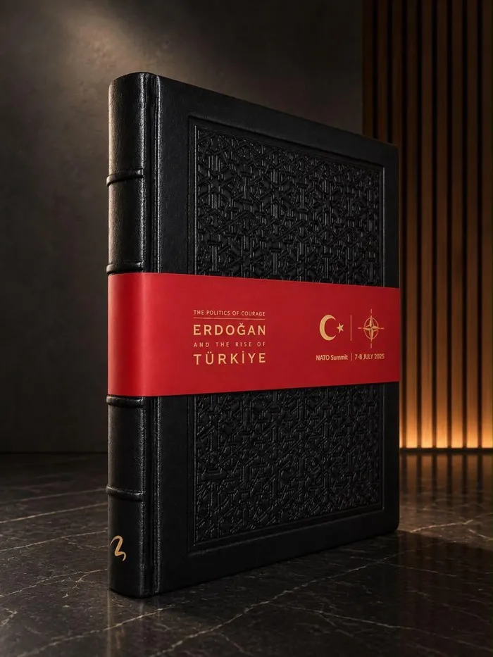 baskan-erdogan-nato-liderlerine-the-politics-of-courage-erdogan-and-the-rise-of-turkiye-kitabini-takdim-etti-1783570845581.jpg