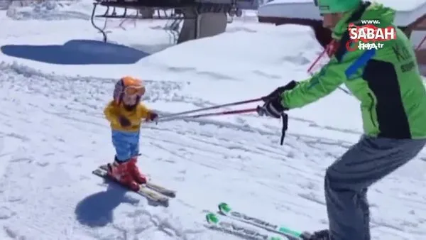 Artvinli 14 aylık bebeğin kayak keyfi görenleri şaşkına çeviriyor! | Video