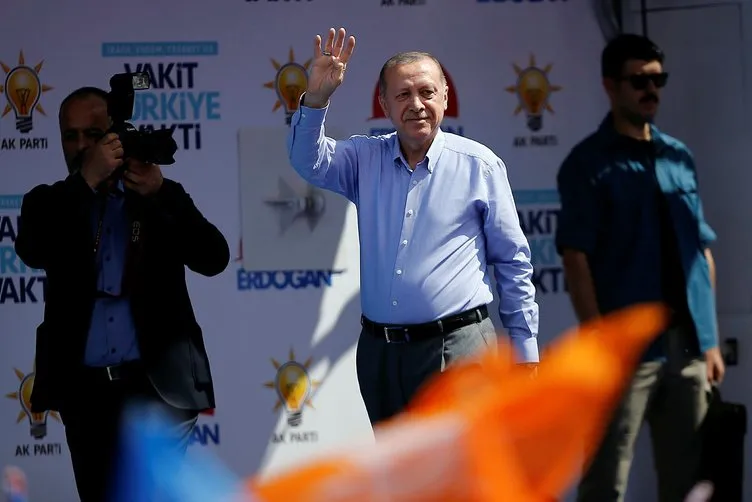 Vatandaşlar Cumhurbaşkanı Erdoğan'ı Isparta'da coşkuyla karşıladı