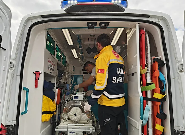 musta-ambulans-ucak-2-gunluk-bebek-icin-havalandi-1775143088156.jpg