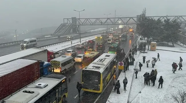 son-dakika-meteoroloji-uzmani-adil-tek-uyardi-istanbula-kar-geliyor-o-tarihlere-isaret-etti-1764138260305.jpg (729×405)