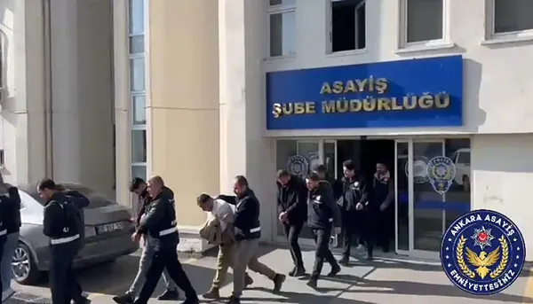 ankara-merkezli-22-ilde-sahte-borsacilara-operasyon-65-supheli-gozaltina-alindi-29u-tutuklandi-1774855784743.jpg
