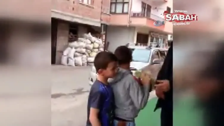 Market sahibi, çocuklara tokat karşılığı dondurma dağıttı!