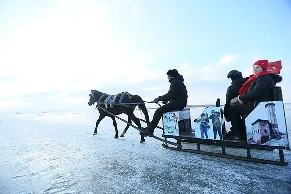cildirin-atli-kizakcilarindan-buz-safari-1735288823764.jpeg