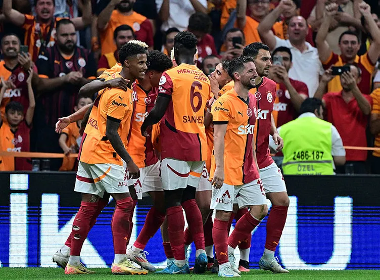 SON DAKİKA HABERLERİ: Galatasaray - Rizespor maçında 6 değişiklik yapılması gündem olmuştu! Kural ortaya çıktı: İşte sebebi…