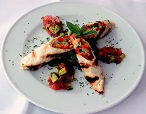Avokado Salsalı Börek