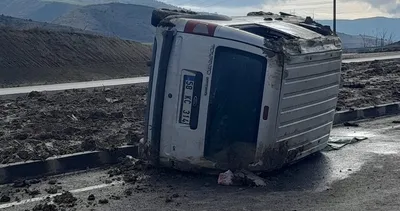 Hafif ticari araç devrildi: 2 yaralı