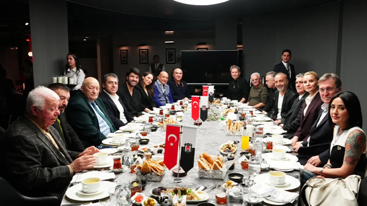 Beşiktaşlı sanatçılar ve basın mensupları iftarda buluştu!