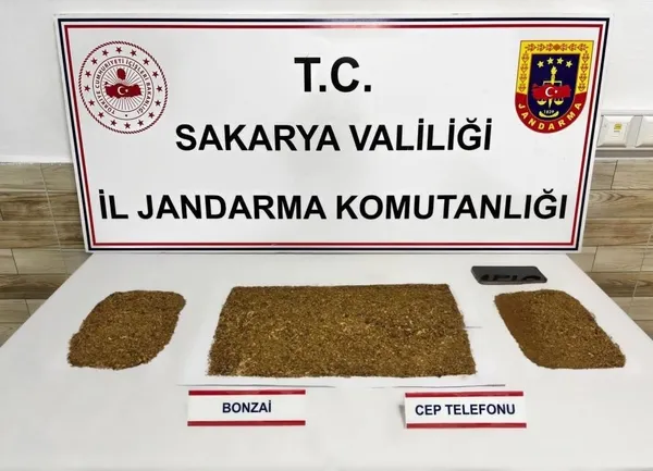 sakaryada-4-ilcede-dugmeye-basildi-zehir-tacirlerine-nefes-kesen-operasyon-6-tutuklama-1776947443854.jpg
