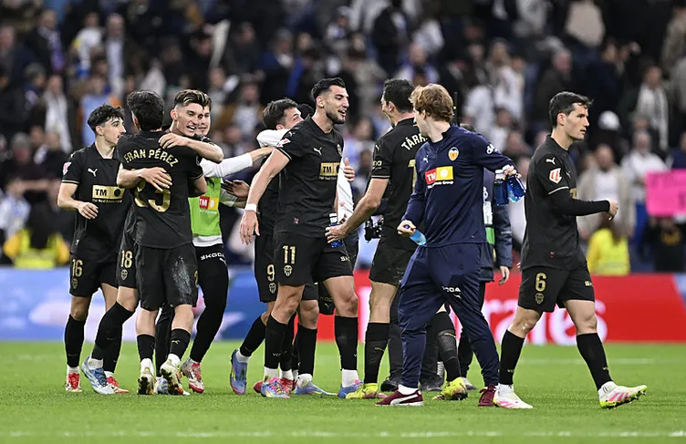 Real Madrid 17 yıl sonra şoku yaşadı! Vinicius Jr.’ın penaltısını kurtaran Mamardashvili’den bahis sözleri...