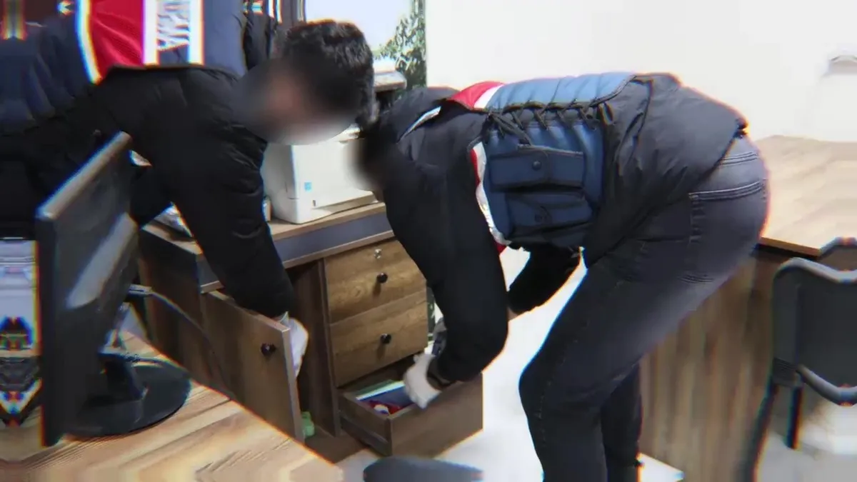 Suç örgütüne JÖH destekli operasyon: 4 kişi tutuklandı Suç örgütüne JÖH destekli operasyon: 4 kişi tutuklandı