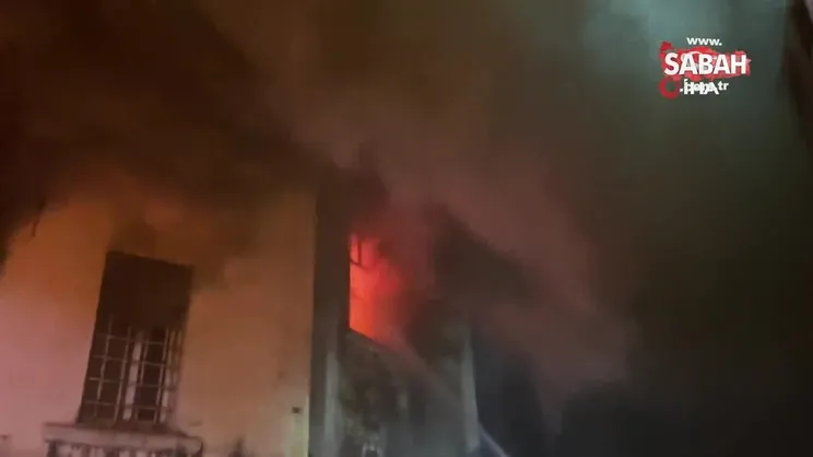 Beyoğlu'ndaki kilisede yangın çıktı: 2 yaralı | Video