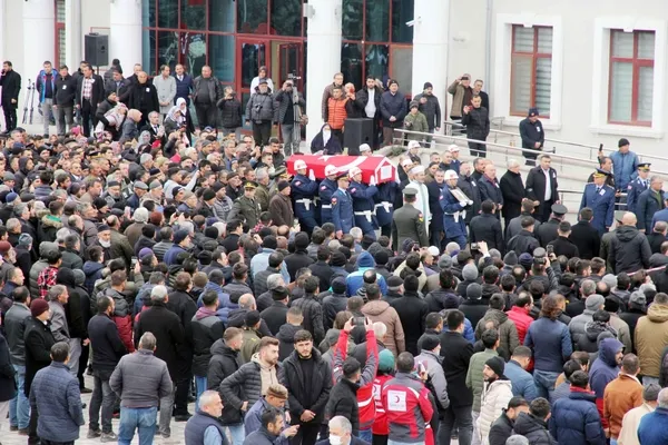 yozgat-sehidini-dualarla-ugradi-1674655982931.jpg