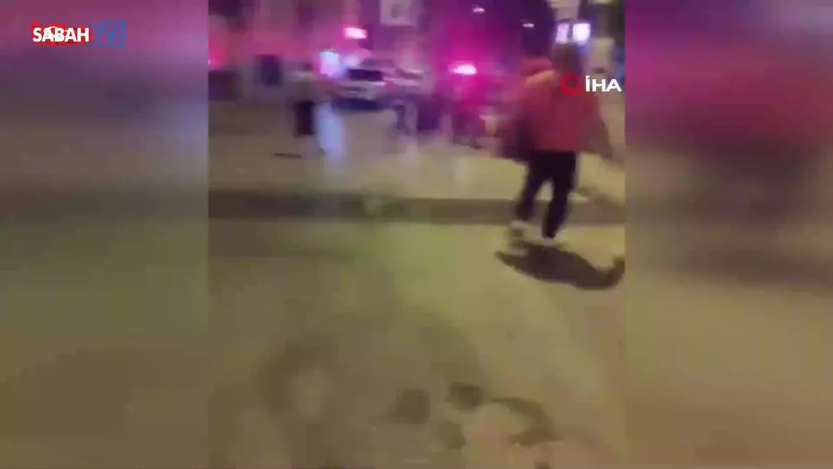 Polisin yakaladığı şüpheliyi korumak için polisleri ezdi! O anlar kamerada | Video