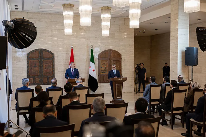 bakan-fidan-suriyede-baskan-erdogan-sami-ziyaret-edecek-1789309149746.jpg Bakan Fidan Şam'da duyurdu: Başkan Erdoğan Suriye'yi ziyaret edecek
