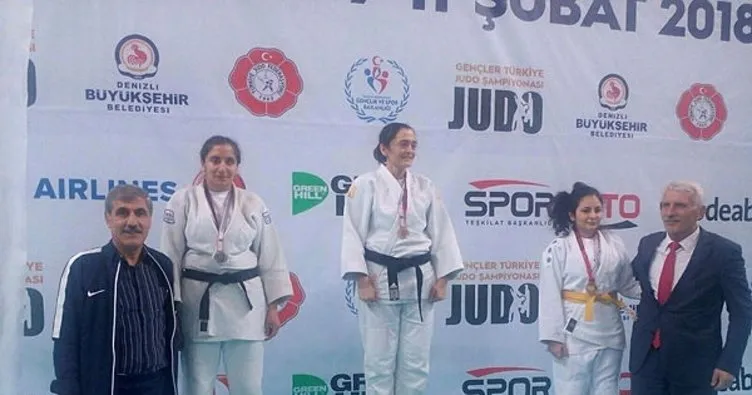 Görme engelli  Esmer Taşkın, judo şampiyonasında Türkiye ikincisi oldu