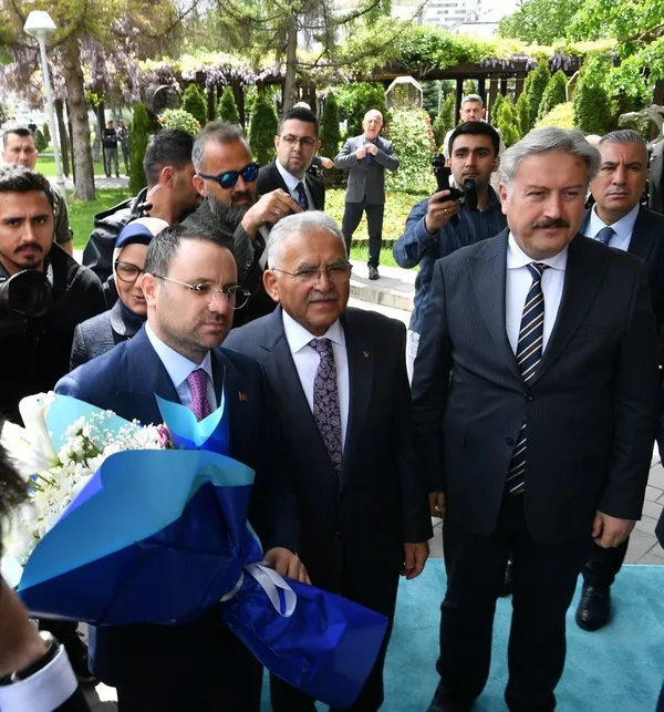 bakan-gurlek-kayseri-ekonominin-lokomotifi-1778845213932.jpg
