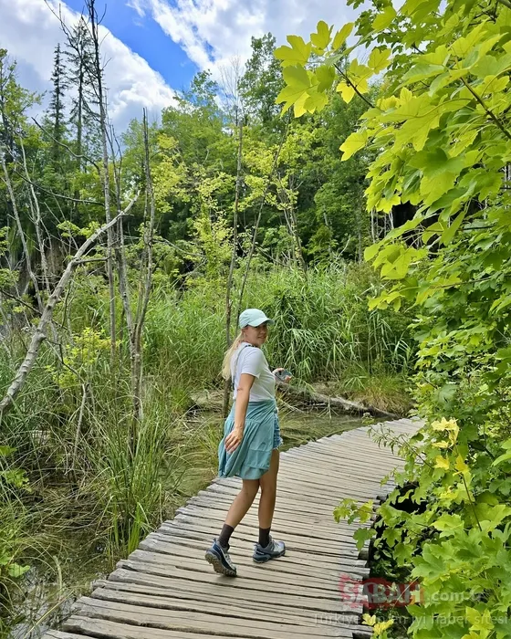 Can Borcu’nun karizmatik yıldızı Bülent İnal’ın sarışın eşi güzelliğiyle hayran bıraktı! Saçları saman sarısı kirpikleri mavi, karım benim