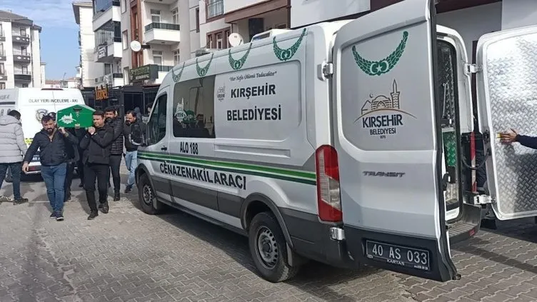 Kırşehir’de dehşet anları! Eşini kafenin önünde 10 kurşunla öldürüp intihar etti: Kameraya böyle yansıdı