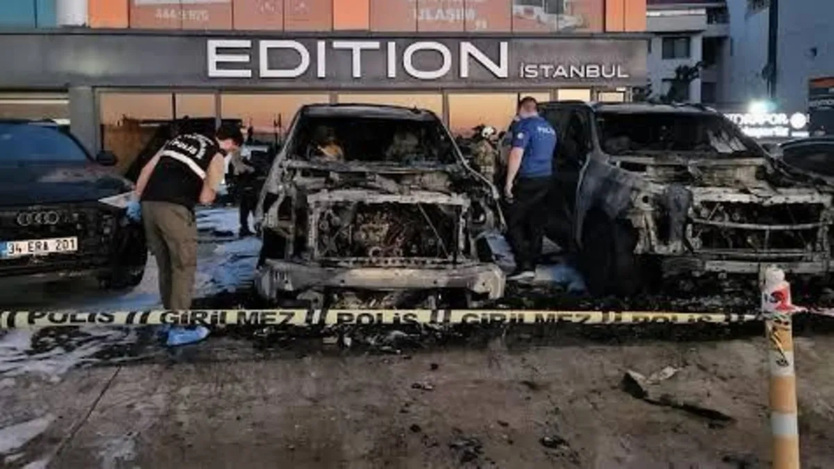 Bakırköy’de oto galeri kundaklandı! 50 milyon liralık otomobiller kül oldu Bakırköy’de oto galeri kundaklandı! 50 milyon liralık otomobiller kül oldu