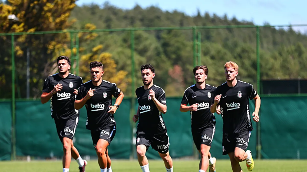 Beşiktaş teknik direktörü Vincenzo Italiano antrenman sahasında