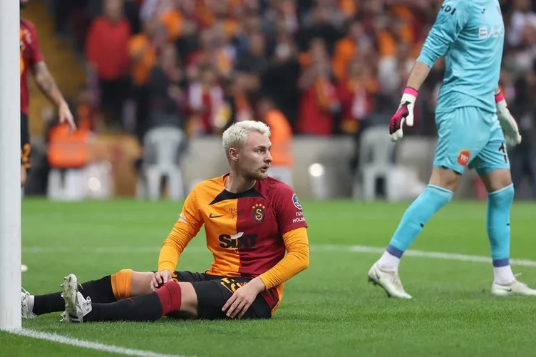 Son dakika Galatasaray haberi: Galatasaray yıldız oyuncunun biletini kesti! Okan Buruk o isim için onay verdi...