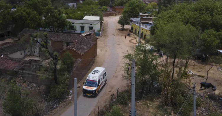 Hindistan’da feci kaza: Yolcu otobüsünü alevler sardı