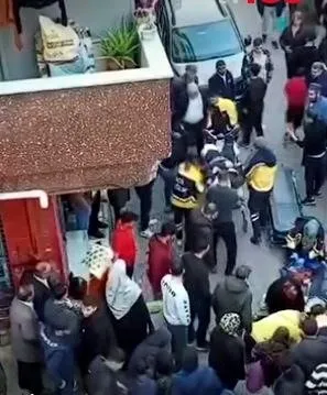 Kaldırımda bekleyenlerin yanına yaklaştı, peş peşe ateş etti: Vahşet görüntüleri ortaya çıktı!