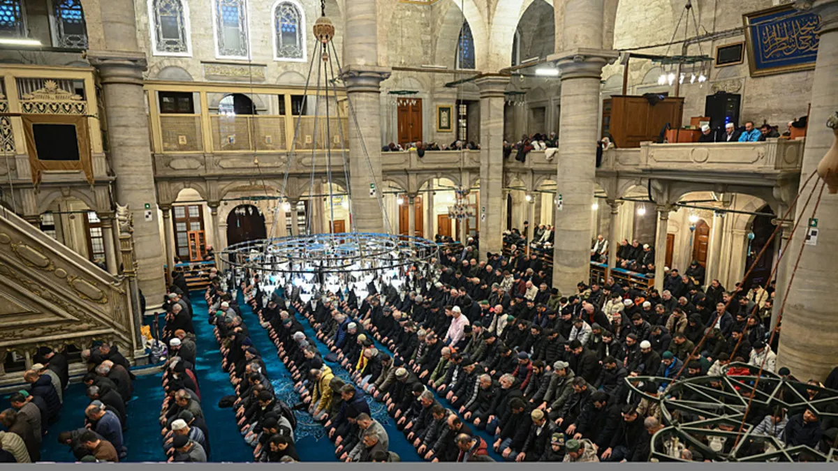 Miraç Kandili yurtta dualarla idrak edildi! Miraç Kandili yurtta dualarla idrak edildi!