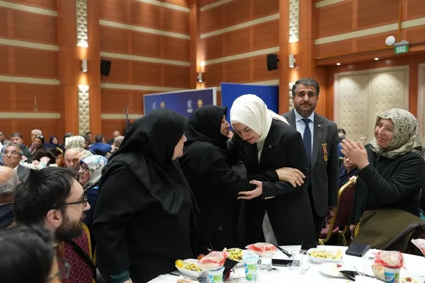 ak-parti-istanbul-il-baskanliginda-sehit-aileleri-ve-gaziler-iftari-1772653501264.jpg