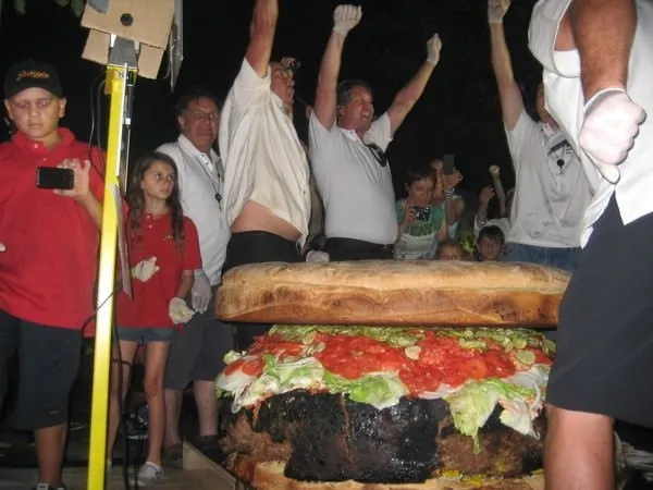 Dünyanın en büyük hamburgeri