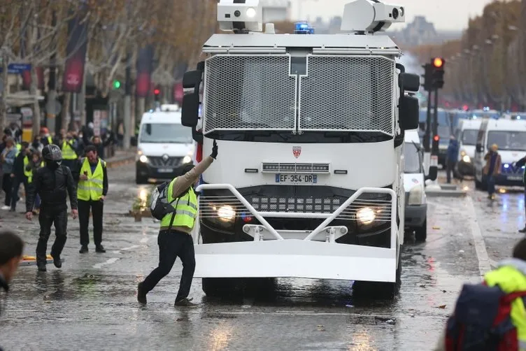 Fransa'da akaryakıt zammı protestoları sürüyor