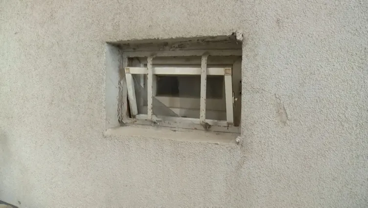 Son dakika: Duş alan kadını dikizledi öfkeli kocaya yakalandı! Sapığın savunması pes dedirtti