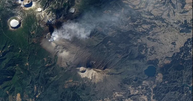 Japonya’da yanardağ patlaması: 3 kilometreye kadar kül püskürttü