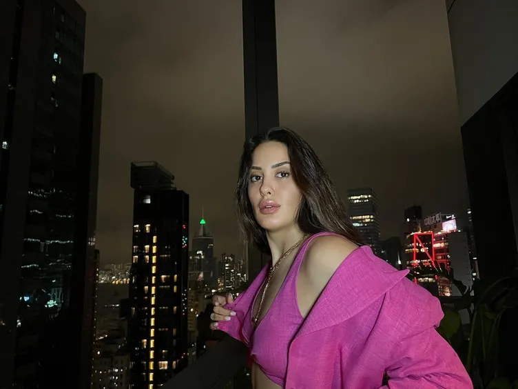 Survivor Sahra Işık anne olacağını açıklamıştı! Bebeğinin cinsiyetini Paris’ten duyurdu