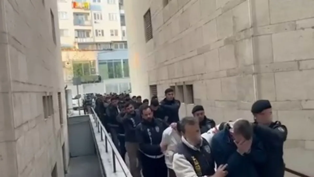 Bursa’da dev vurgun: 3,8 milyar liralık yasa dışı bahis operasyonu! 22 tutuklama Bursa’da dev vurgun: 3,8 milyar liralık yasa dışı bahis operasyonu! 22 tutuklama