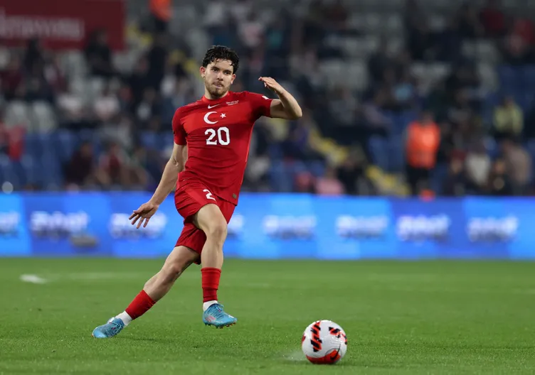 Son dakika Fenerbahçe haberi: Transferi babası duyurdu! Ferdi Kadıoğlu’nun yeni adresi...