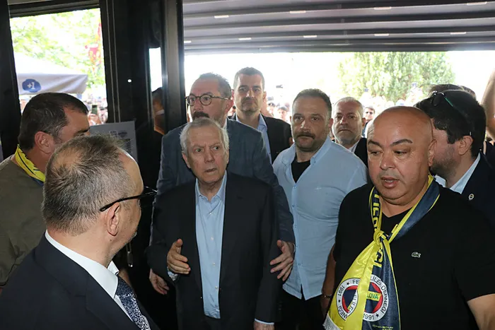 aziz-yildirim-yalovada-taraftarlarla-bulustu-1779201400176.jpeg