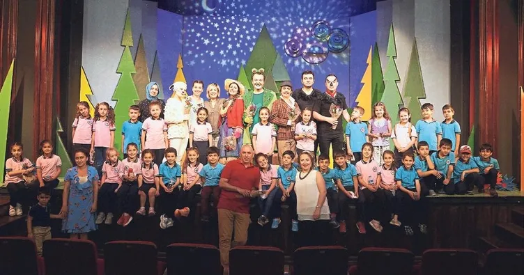 İlk kez tiyatro izlediler