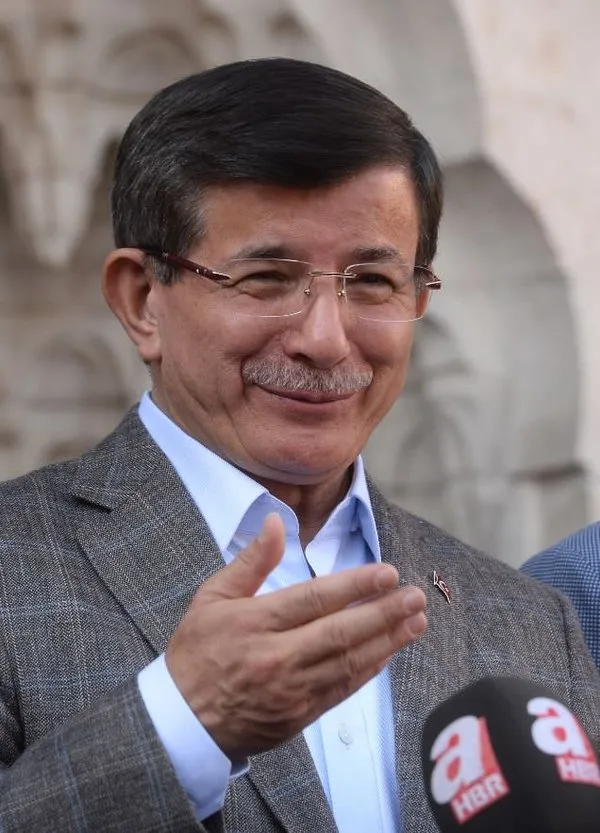 Davutoğlu bayram namazını Diyarbakır'da kıldı