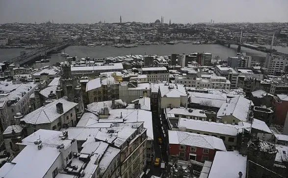 son-dakika-hava-durumu-uyarisi-istanbula-kar-geliyor-sicakliklar-10-derece-birden-dusecek-o-ilcelerde-yasayanl-1771395272551.png